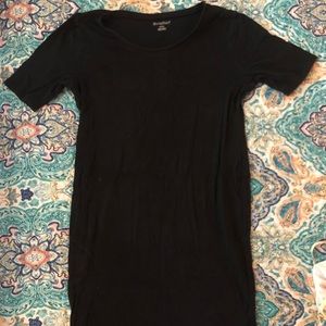 Fitted black maternity dress